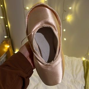 Bloch European Balance Strong Pointe Shoes